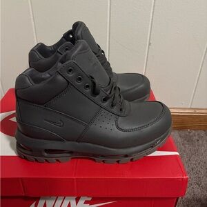 Nike Mens ACG Medium Ash